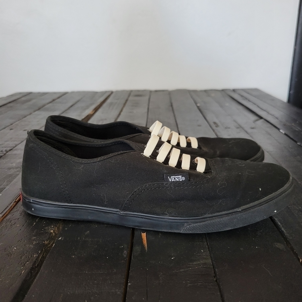 Vans Black Classic Low Top Shoes Rubber Band Laces Women's 9 Men's 7.5